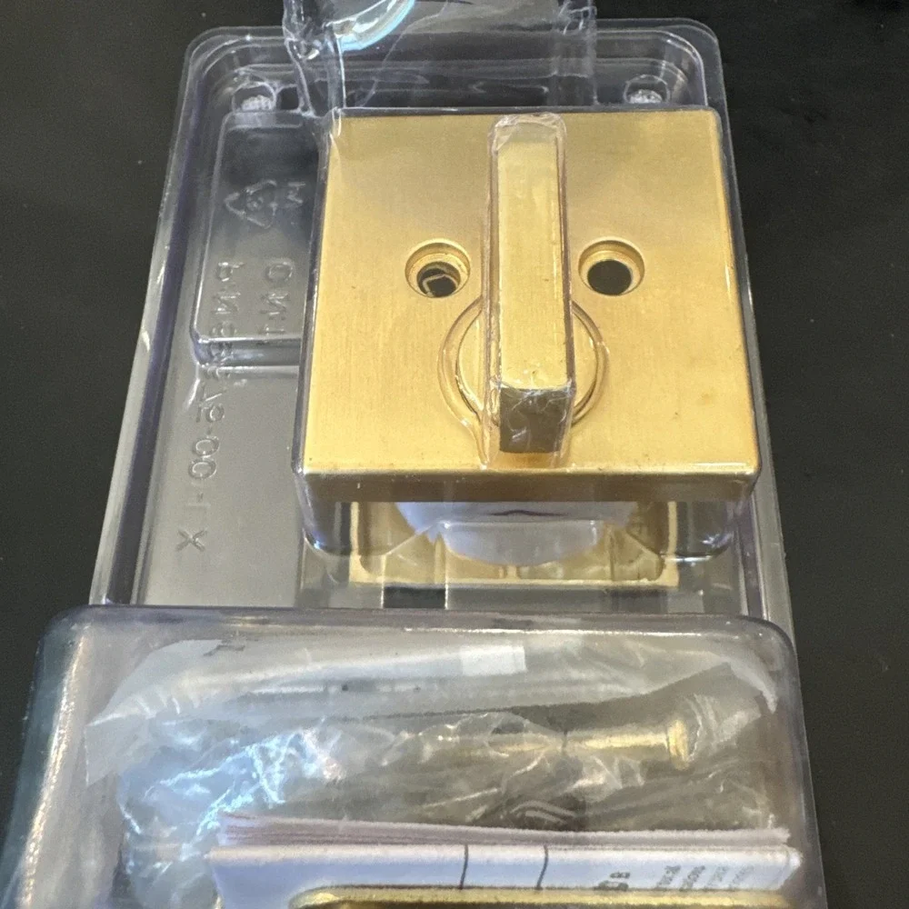 Kwikset Downtown Square Deadbolt Lock Satin Brass SmartKey 92580-033 Single‎ Cyl